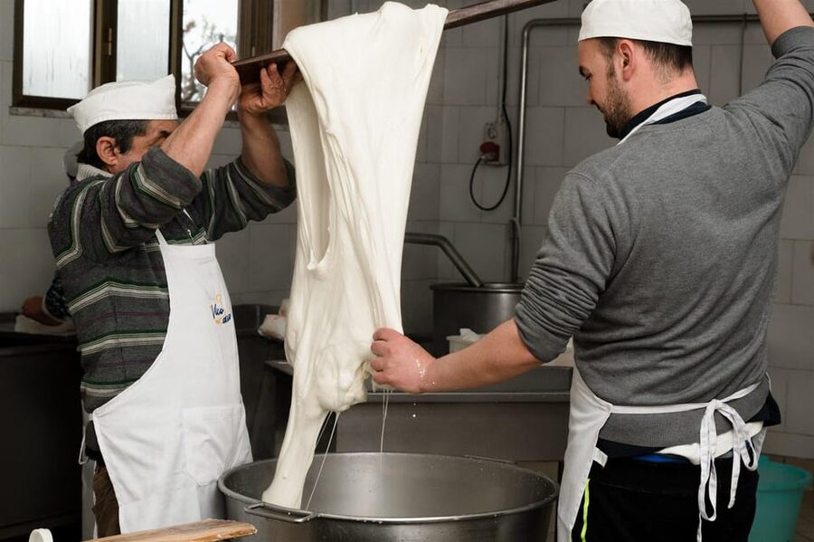 Sorrento: mozzarella cheese workshop in Vico Equense - Antonio and Angela keep the family tradition personal