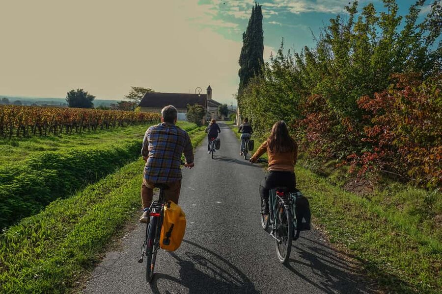 St. Emilion: Half Day E-Bike & Wine Tour with Wine & Cheese - The first 45 minutes through the vineyards