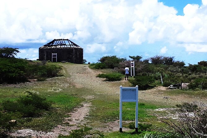 St.Martin-St.Maarten: Small Group, History & Cheese Tasting Tour - Dutch cheese, wine, and a slower hour