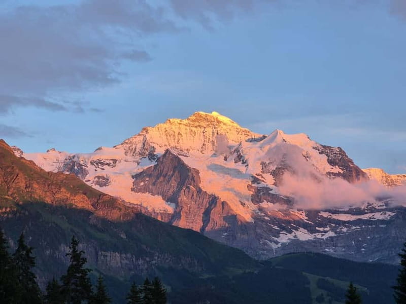 Sunset Hike with Cheese Fondue in Wengen - The 75-minute climb above Wengen