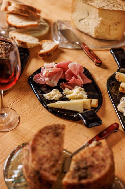 Testaccio: Exclusive tasting of PDO wines, cheeses, and cured meats from Lazio - Five PDO cheeses from Lazio