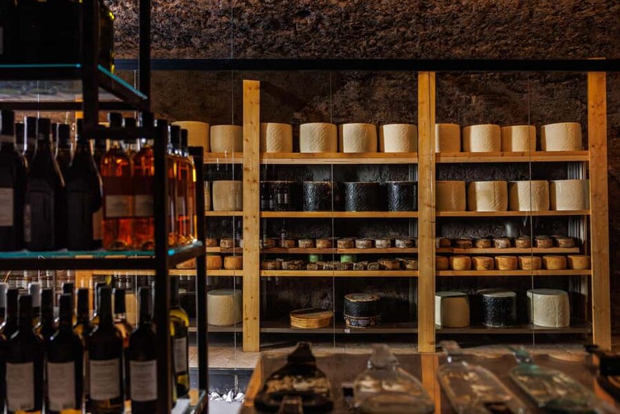 Testaccio: Exclusive tasting of PDO wines, cheeses, and cured meats from Lazio - Entering the cool cave beneath Monte dei Cocci