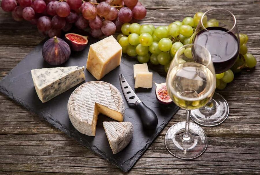 Torrevieja: Wine and Cheese Tasting at Torre del Moro - Local wine, olive oil, and Torrevieja salt