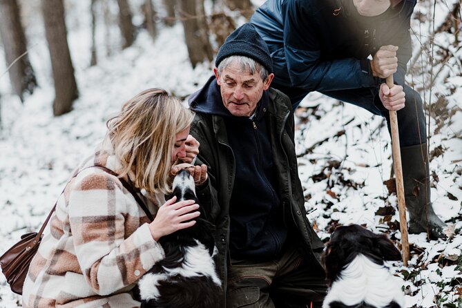 Truffle Hunting and Cheese, Truffle & Wine Tasting near Alba - What the dogs reveal about white and black truffles