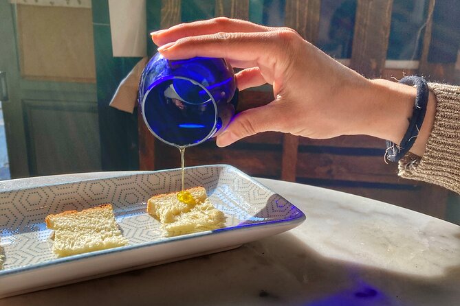 Turin Food Tasting Experience: Oil, Wine & Cheese - Learning to taste olive oil with Eva