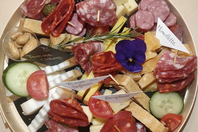 Visit and tasting of wines and cheese and charcuterie platter - Between stainless steel vats and wooden tuns