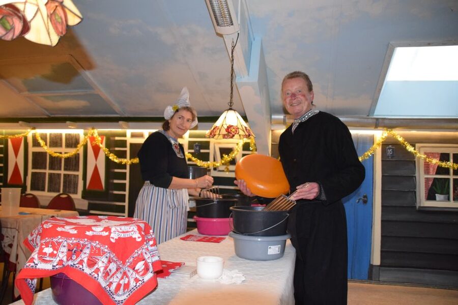 Volendam: 2.5-Hour Cheesemaking Workshop & Clog Making Tour - What the two-and-a-half-hour schedule feels like