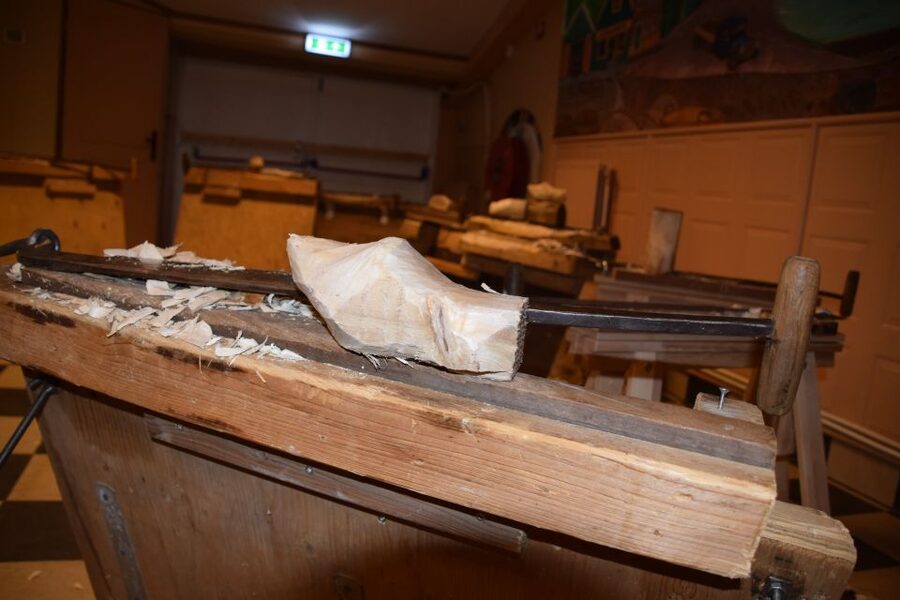 Volendam: 2-Hour Clogmaking Workshop and Cheese Tour - Who will enjoy this outing