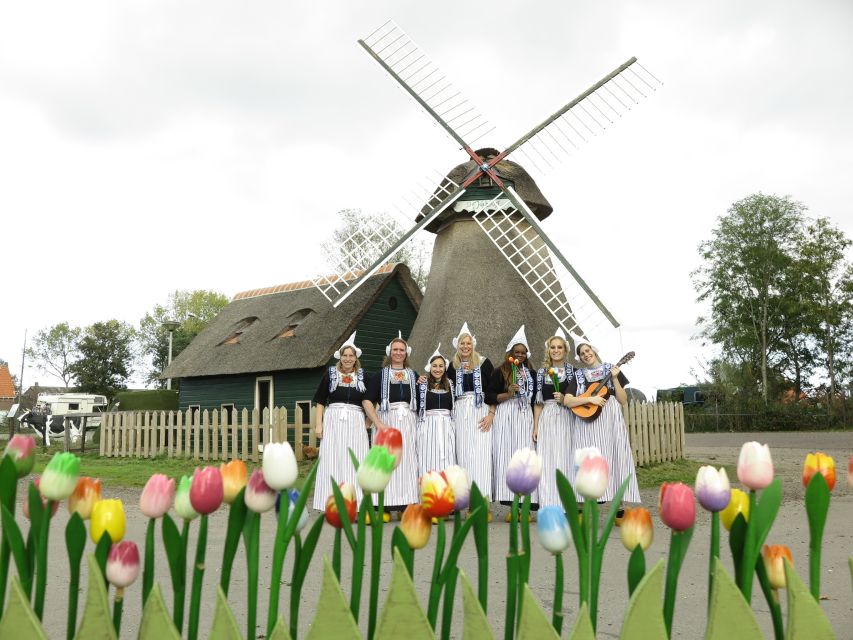 Volendam: Traditional Costume Photo with Cheese & Clog Tour - The first 15 minutes: dressing up and taking the picture