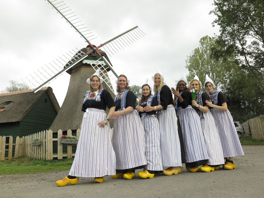 Volendam: Traditional Costume Photo with Cheese & Clog Tour - Booking details that matter
