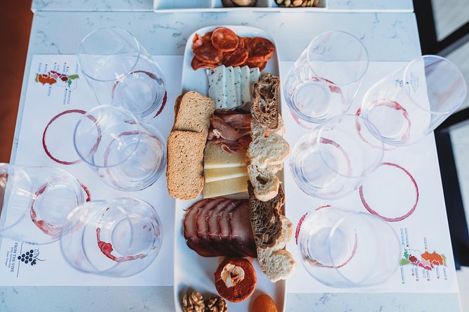 Wine and Cheese Tasting Lunch in Portuguese Wine Bar - What the two hours feel like
