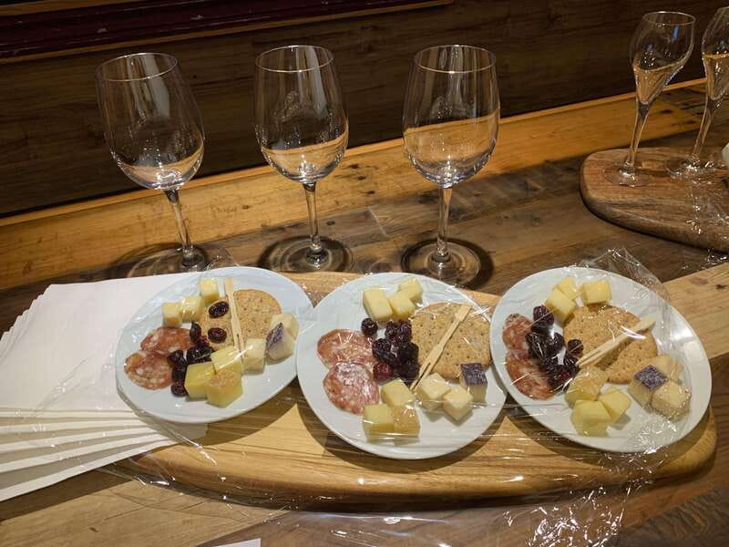 Wine & Cheese Afternoon Wine Tours in NOTL - Pickup from Niagara Falls or Niagara-on-the-Lake