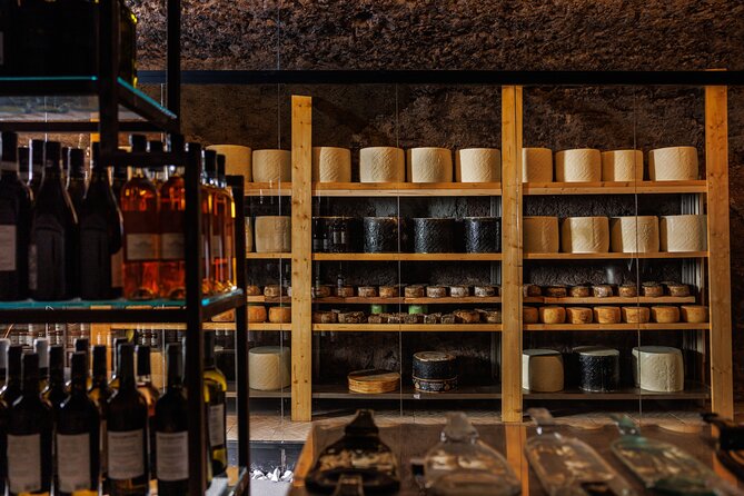 Wine Tasting Cold cuts and Rare Cheeses in Grotta a Testaccio - The tasting plate: six cheeses and six cured meats