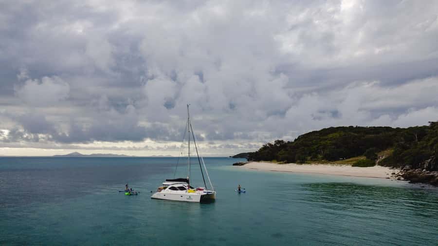 Yeppoon: Sunset Cruise w/ Cheese Platter & Champagne - Comfort on a shared luxury catamaran