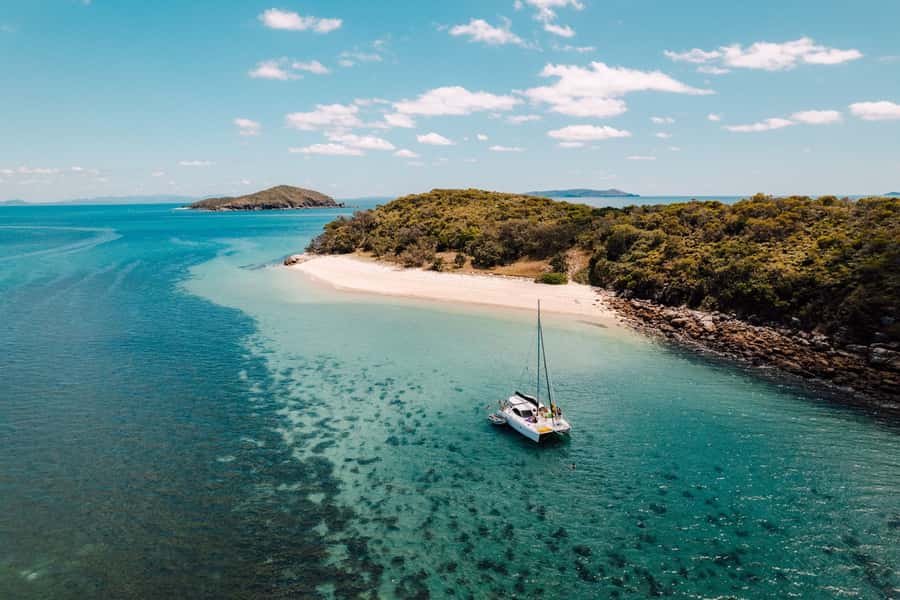 Yeppoon: Sunset Cruise w/ Cheese Platter & Champagne - What the first welcome includes