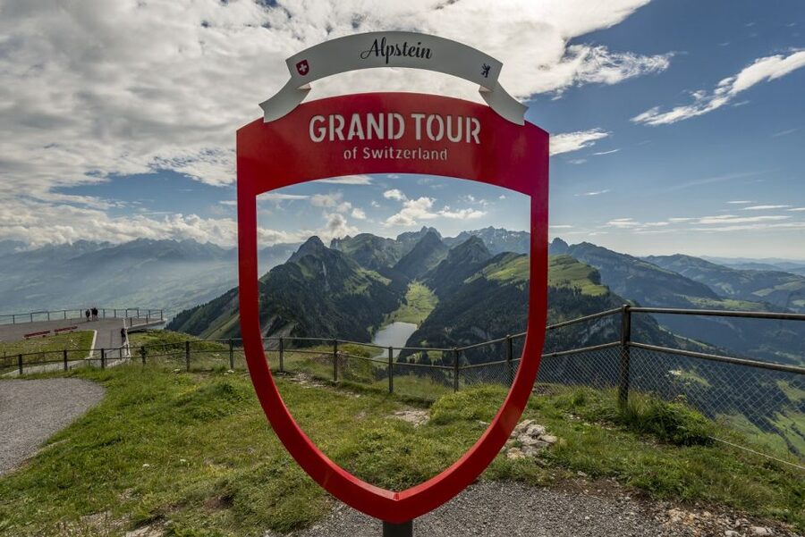 Zurich: Appenzell Day Trip with Farm Visit & Cheese Tasting - A short walk through Appenzell’s painted streets