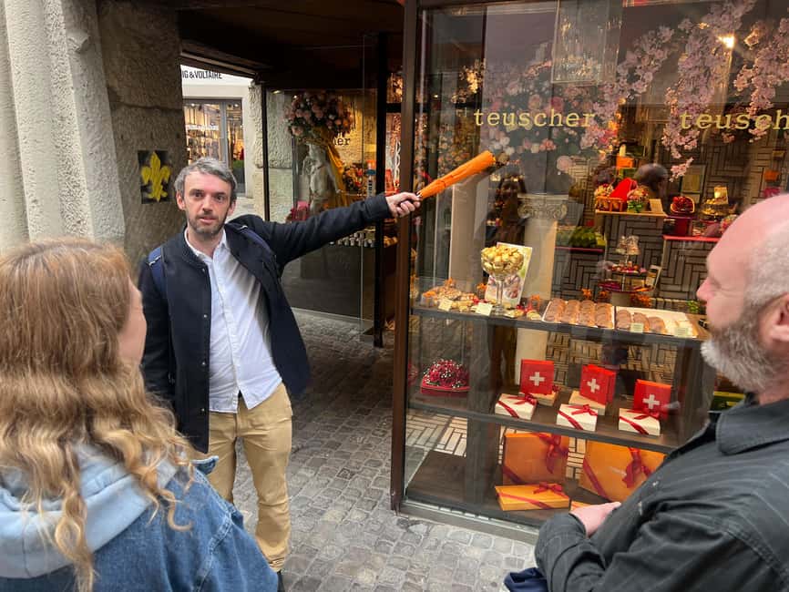 Zurich: Food Tour of 8+ Tastings with Cheeses & Chocolates - Historic gin and the drink options