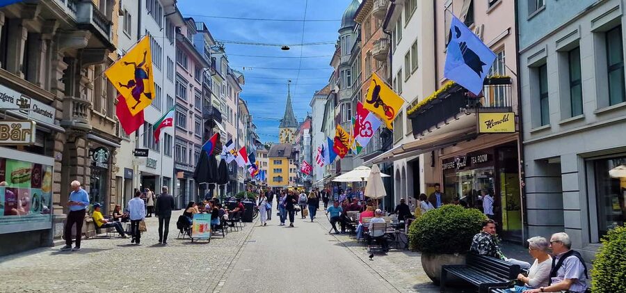 Zurich Open-top Tour and Chocolate and Cheese Countryside - From Zurich’s bus station to the city sights