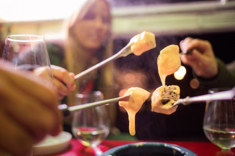 Zurich: Swiss Cheese Fondue & Wine e-Tuk-Tuk City Tour - Why this Zurich tour works so well